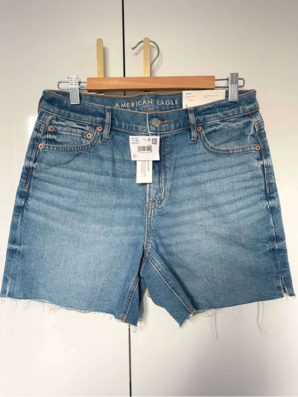 American Eagle high rise Strigid Relaxed Jean shorts small NWT